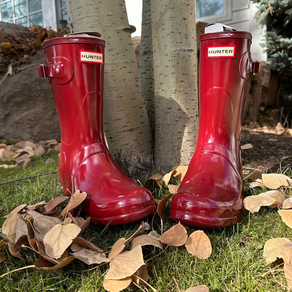 HUNTER fire engine RARE rain boots. Stunning! Brand new. Never been worn.
